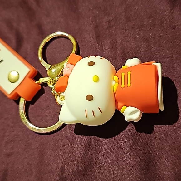 Hello Kitty Keychain - Picture 3 of 5